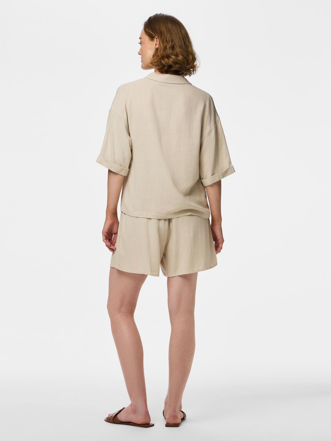 model_shot-back